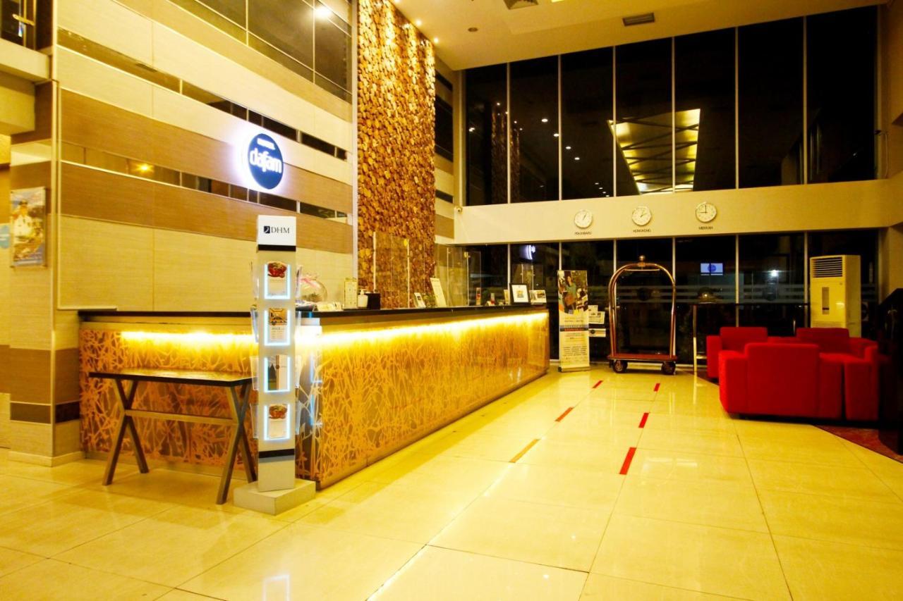 Hotel Dafam Pekanbaru Exterior foto